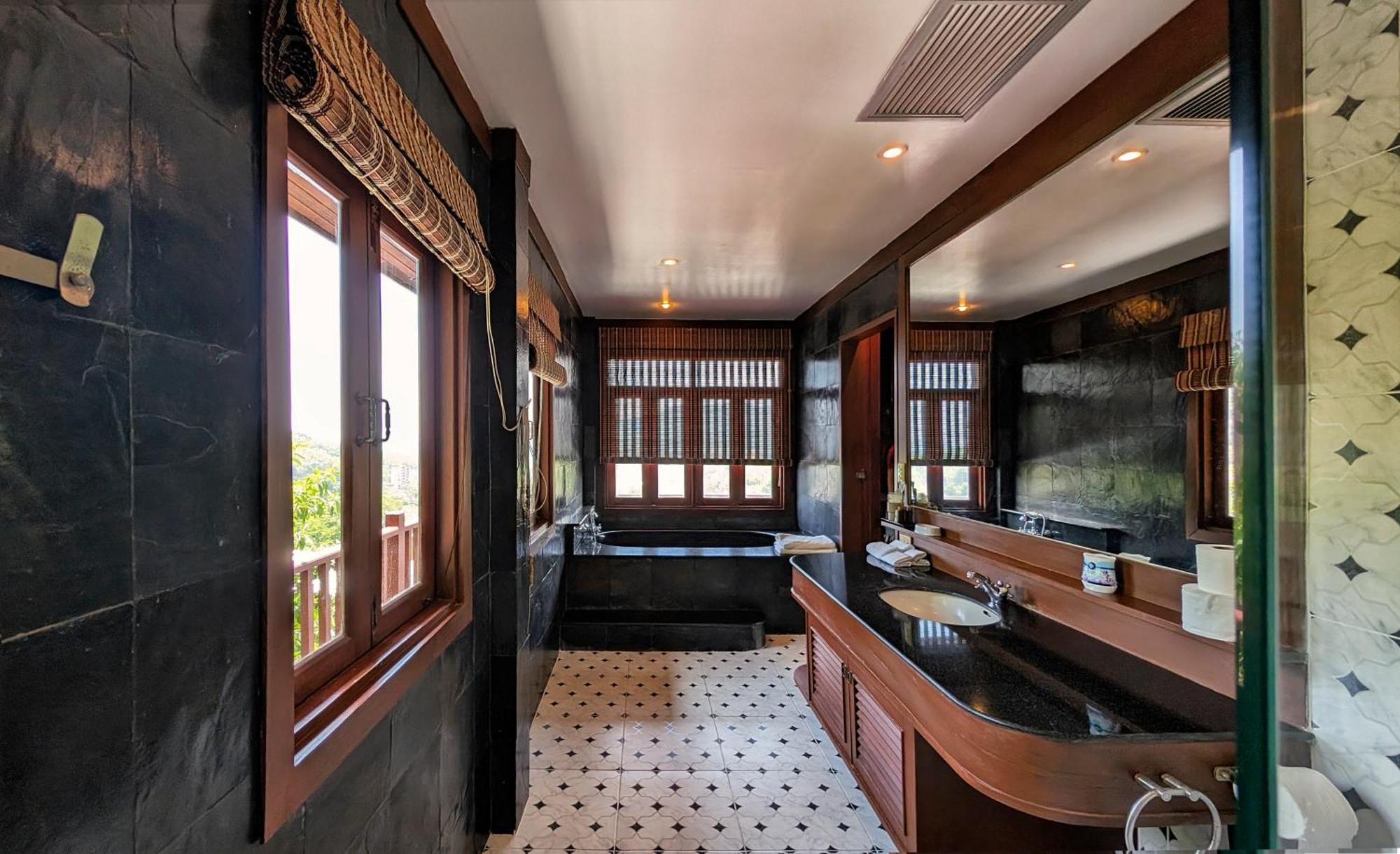 Nakawanna Villa Phuket Extérieur photo